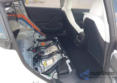 2021 Tesla Model 3 Standard Range Plus Rear-Wheel Drive z USA, uszkodzony, nr VIN 5YJ3E1EA6MF973154